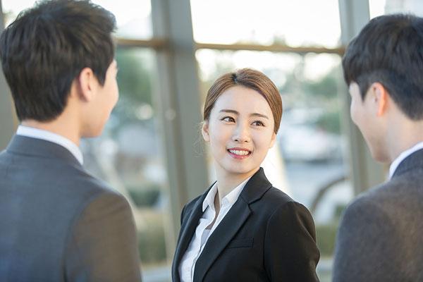 万亿美元AI狂欢的另一面：Wix/Adobe股价暴跌30%  美银列26家高危企业平均跑输大盘22%